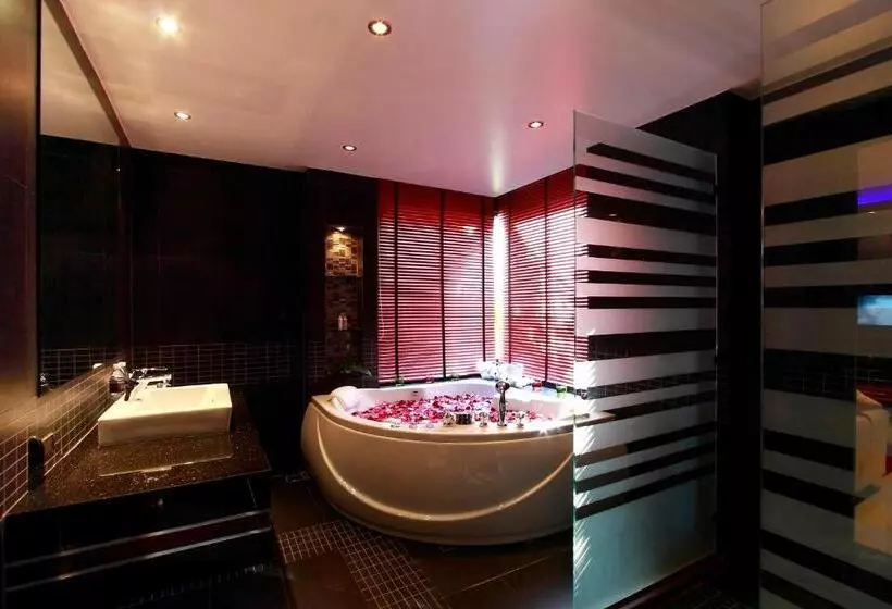 Fotos del hotel Absolute Bangla Suites:  2