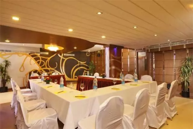 Fotos del hotel Krishinton Suites:  6