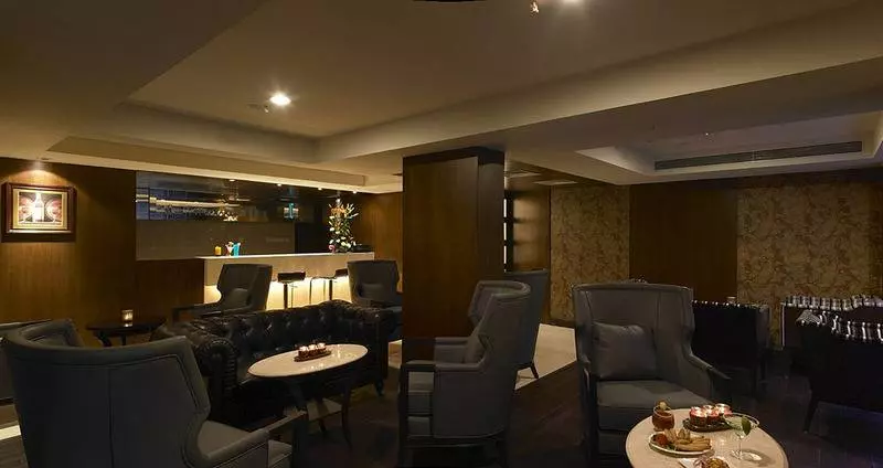 Fotos del hotel Royal Orchid Suites:  8