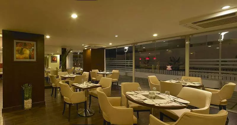 Fotos del hotel Royal Orchid Suites:  5