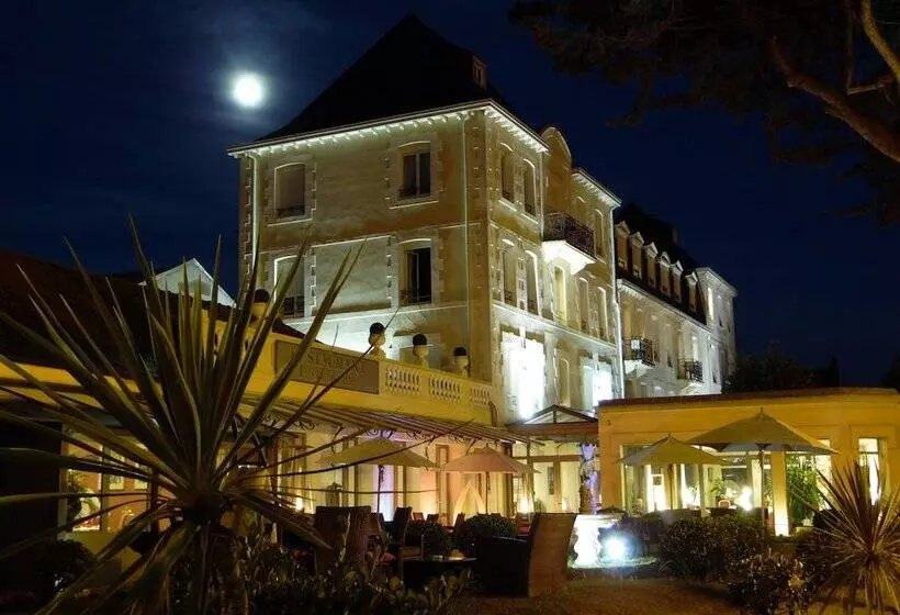 Grand Hôtel De Courtoisville  Piscine & Spa, The Originals Relais