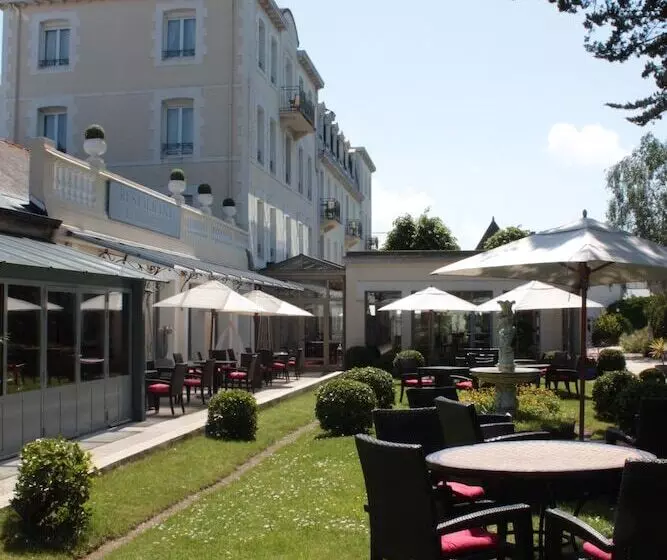 Fotos del hotel Grand Hôtel De Courtoisville  Piscine & Spa, The Originals Relais:  17