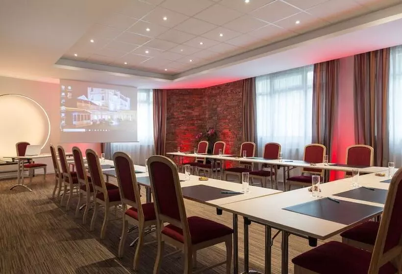 Fotos del hotel Grand Hôtel De Courtoisville  Piscine & Spa, The Originals Relais:  8