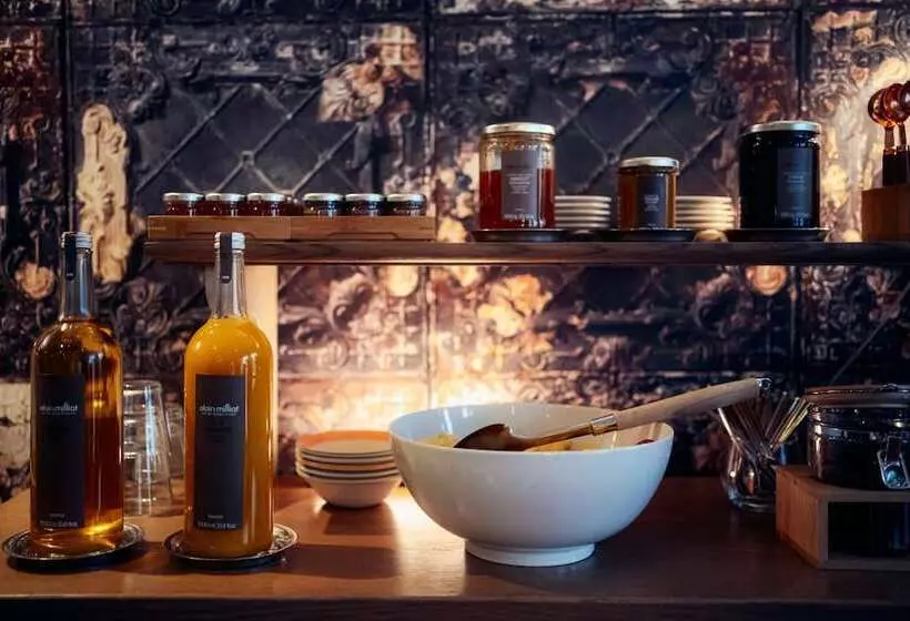 Fotos del hotel Grand Hôtel De Courtoisville  Piscine & Spa, The Originals Relais:  10