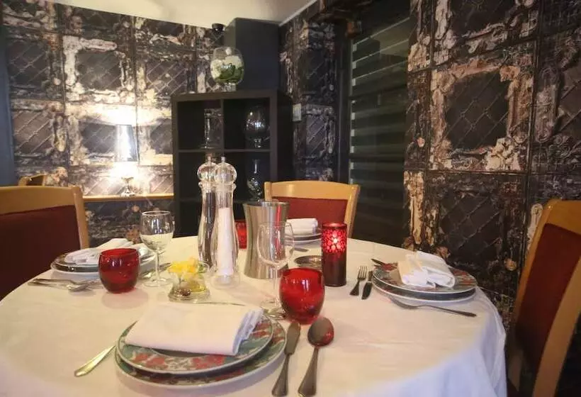 Fotos del hotel Grand Hôtel De Courtoisville  Piscine & Spa, The Originals Relais:  18