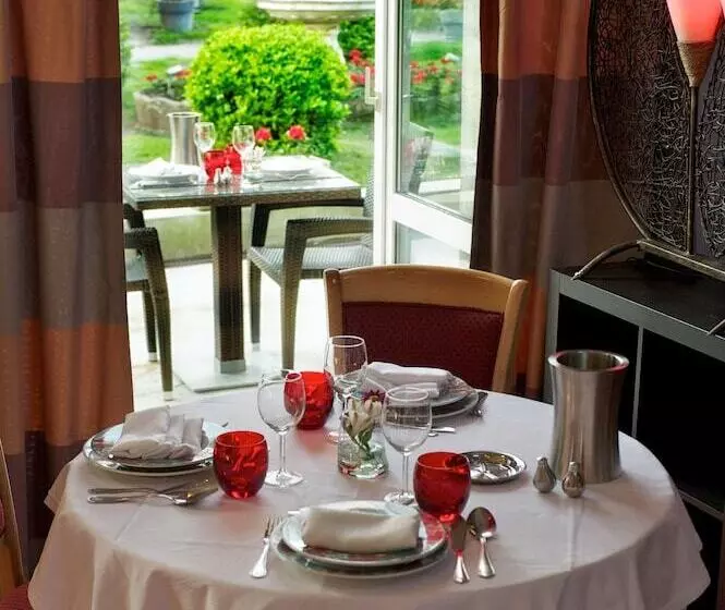 Fotos del hotel Grand Hôtel De Courtoisville  Piscine & Spa, The Originals Relais:  20