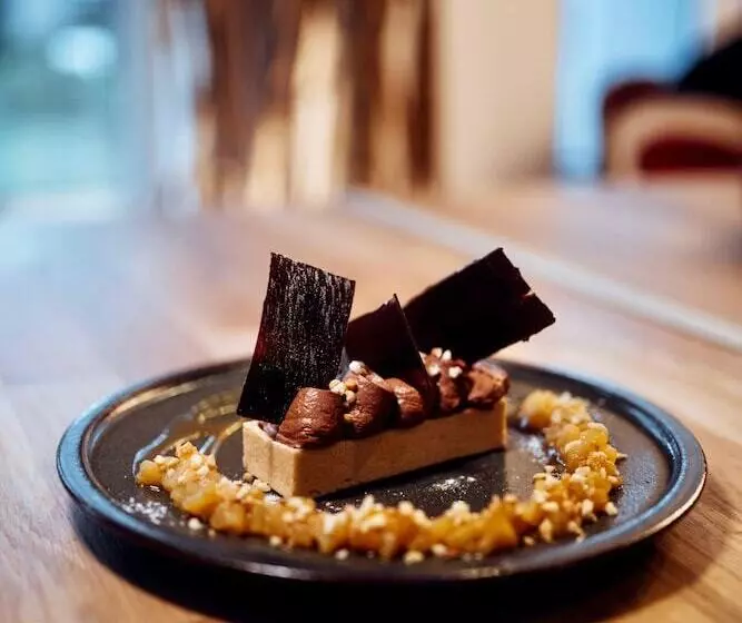 Fotos del hotel Grand Hôtel De Courtoisville  Piscine & Spa, The Originals Relais:  13