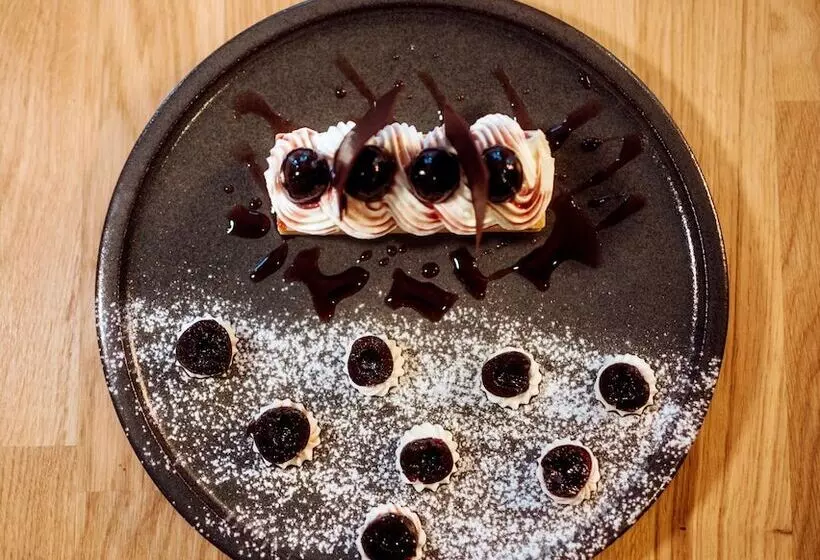 Fotos del hotel Grand Hôtel De Courtoisville  Piscine & Spa, The Originals Relais:  23