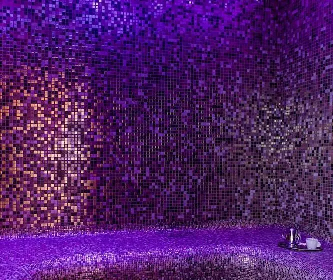 Fotos del hotel Grand Hôtel De Courtoisville  Piscine & Spa, The Originals Relais:  12