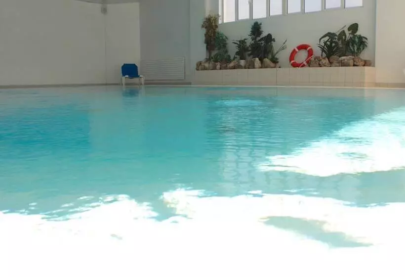 Fotos del hotel Grand Hôtel De Courtoisville  Piscine & Spa, The Originals Relais:  3