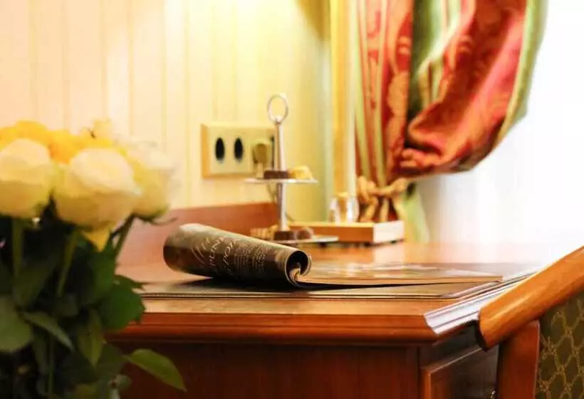 Fotos del hotel Opera Suites:  3