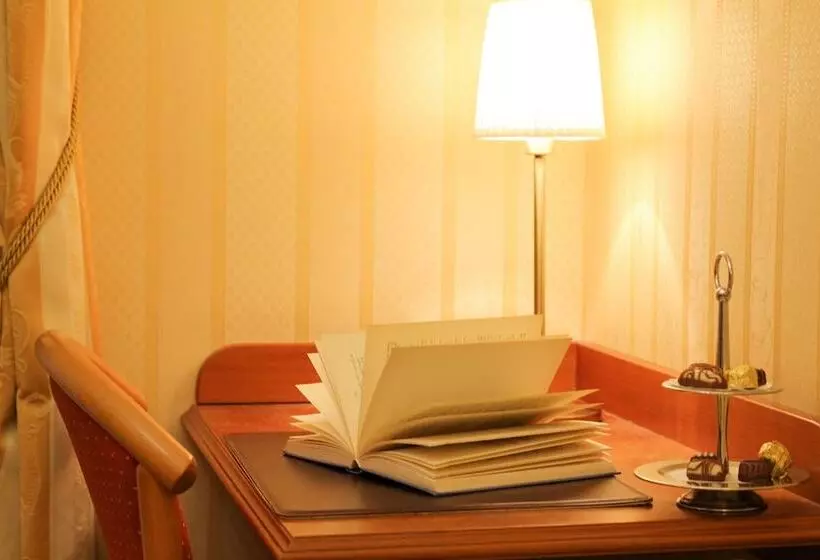 Fotos del hotel Opera Suites:  25