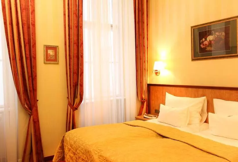 Fotos del hotel Opera Suites:  13