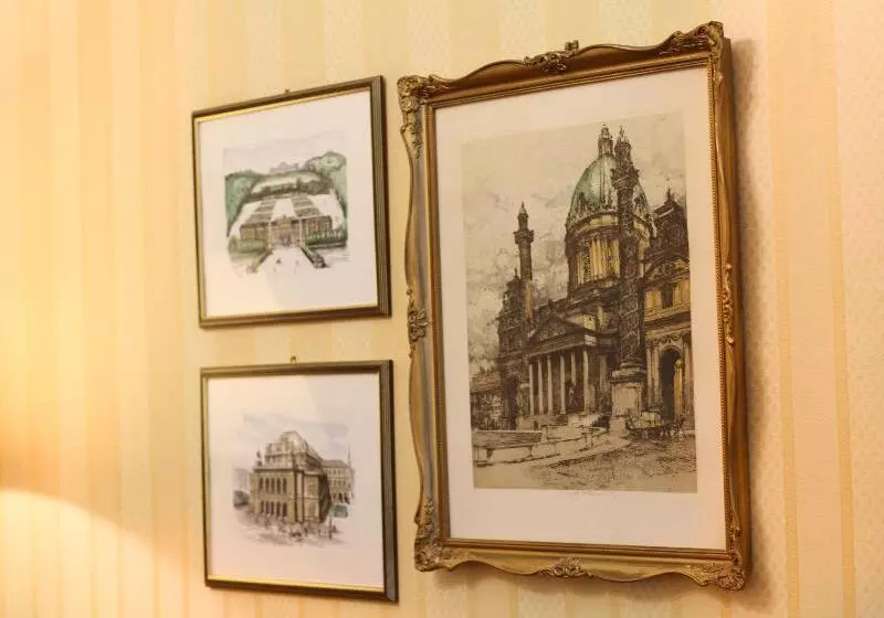 Fotos del hotel Opera Suites:  5