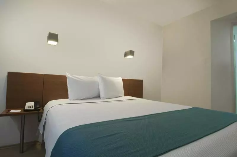 Fotos del hotel One Puebla Finsa:  11