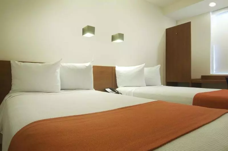 Fotos del hotel One Puebla Finsa:  9