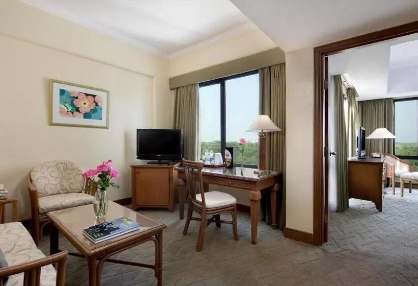 Fotos del hotel Aryaduta Lippo Village:  2