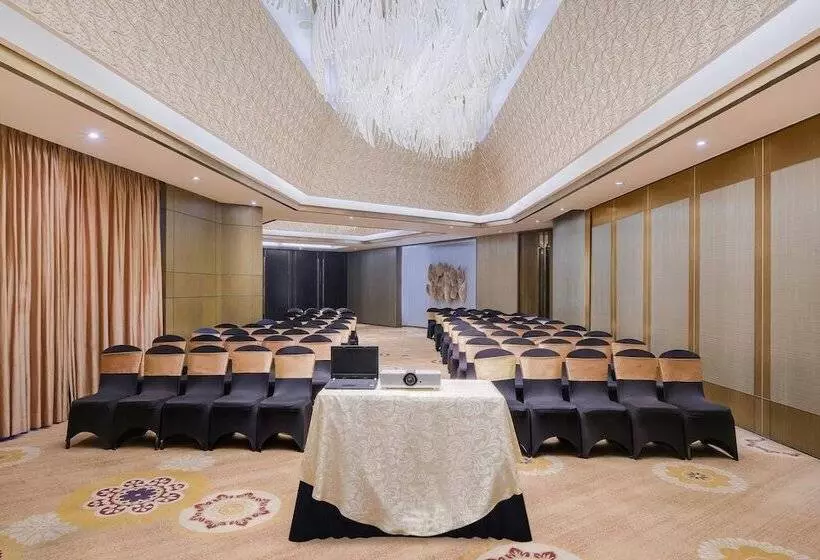 Fotos del hotel Courtyard By Marriott Gurugram Downtown:  8