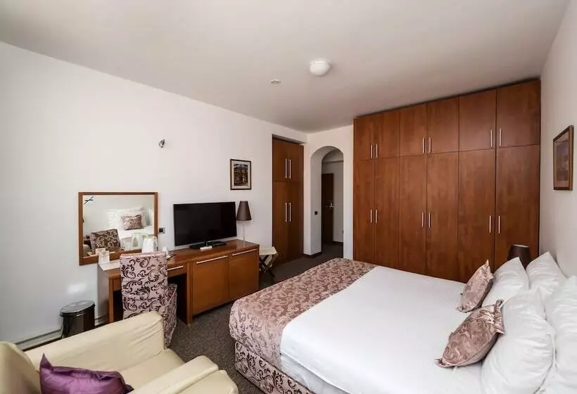 Garni Hotel Le Petit Piaf