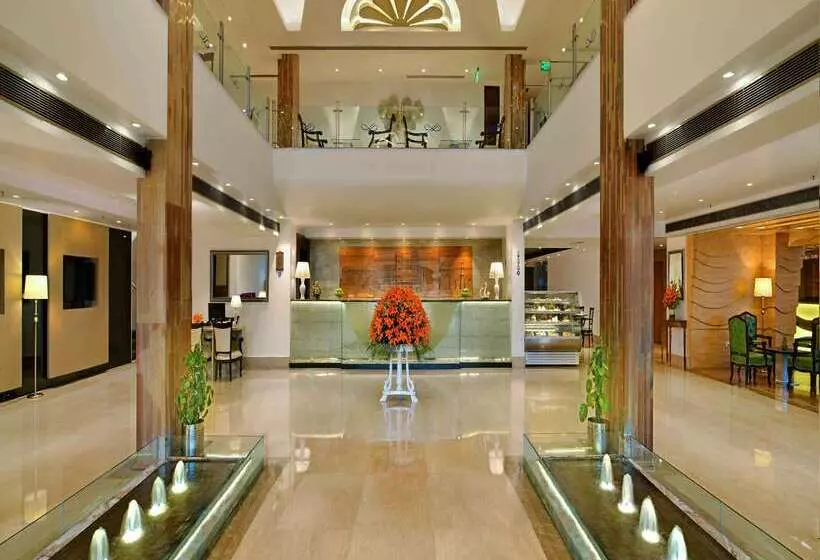 Fotos del hotel Taurus Sarovar Portico:  7