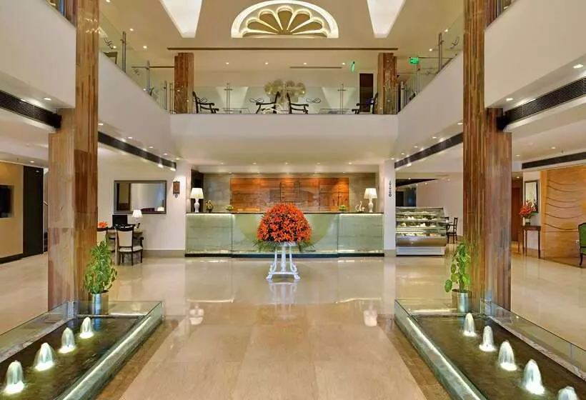 Fotos del hotel Taurus Sarovar Portico:  13