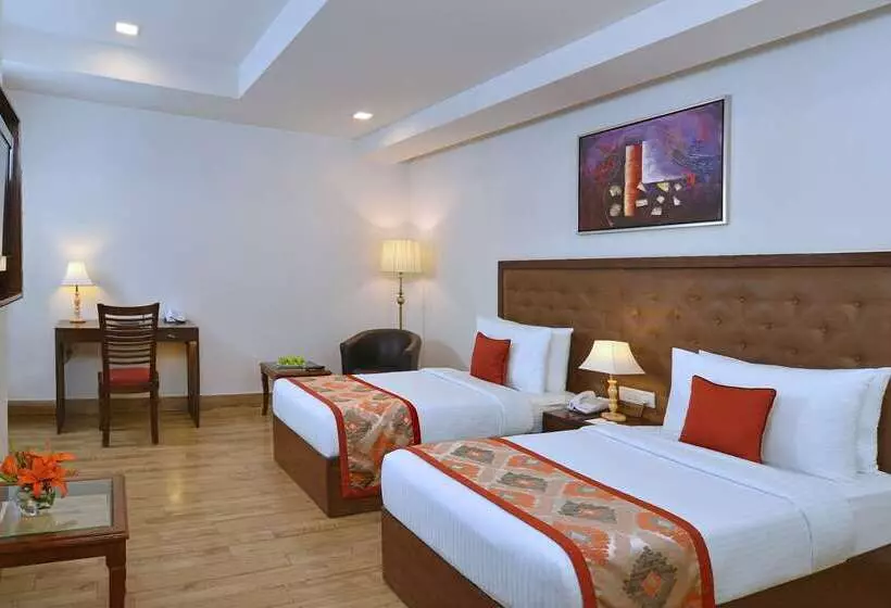 Fotos del hotel Taurus Sarovar Portico:  18