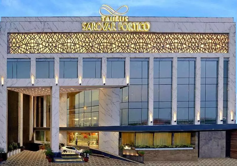 Fotos del hotel Taurus Sarovar Portico:  5