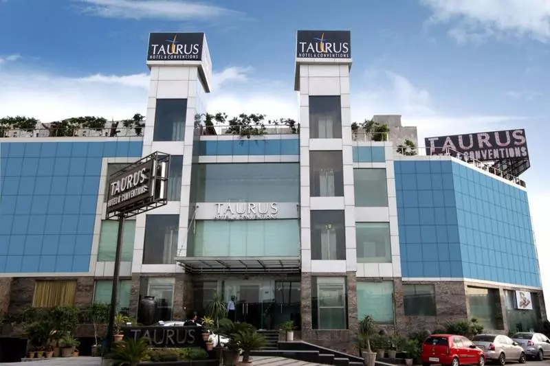 Taurus Sarovar Portico