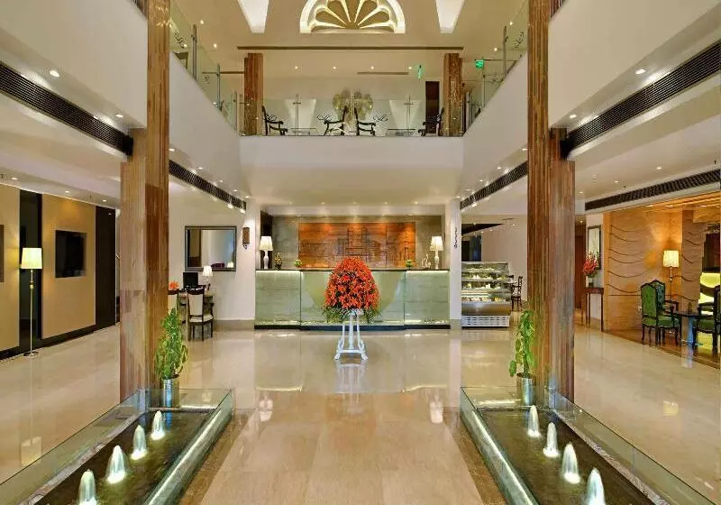 Fotos del hotel Taurus Sarovar Portico:  16