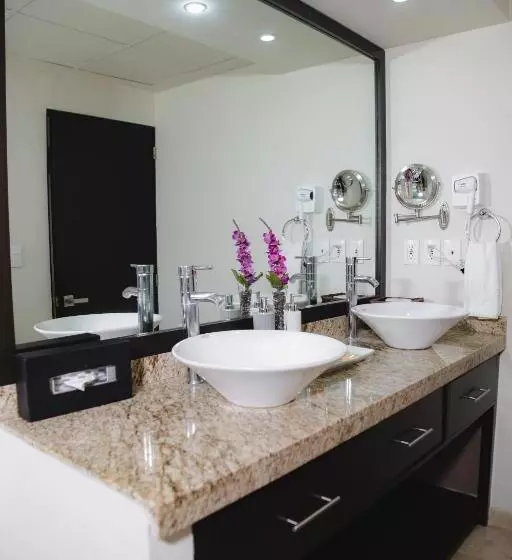 Fotos del hotel St. Isidro Suites Corporate Housing:  13