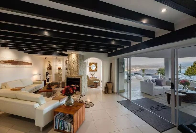 Villa Afrikana Guest Suites