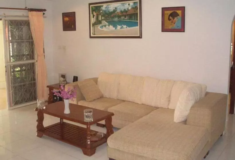 Fotos del hotel Smile House And Pool:  19