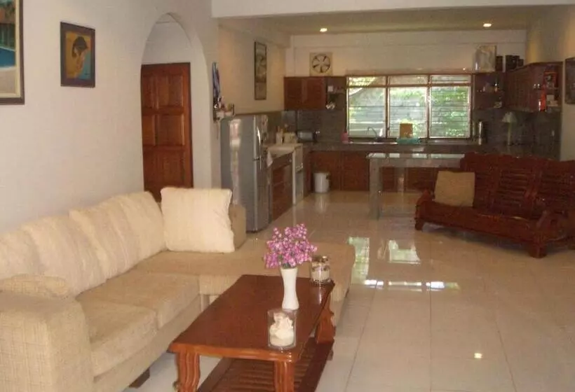 Fotos del hotel Smile House And Pool:  14