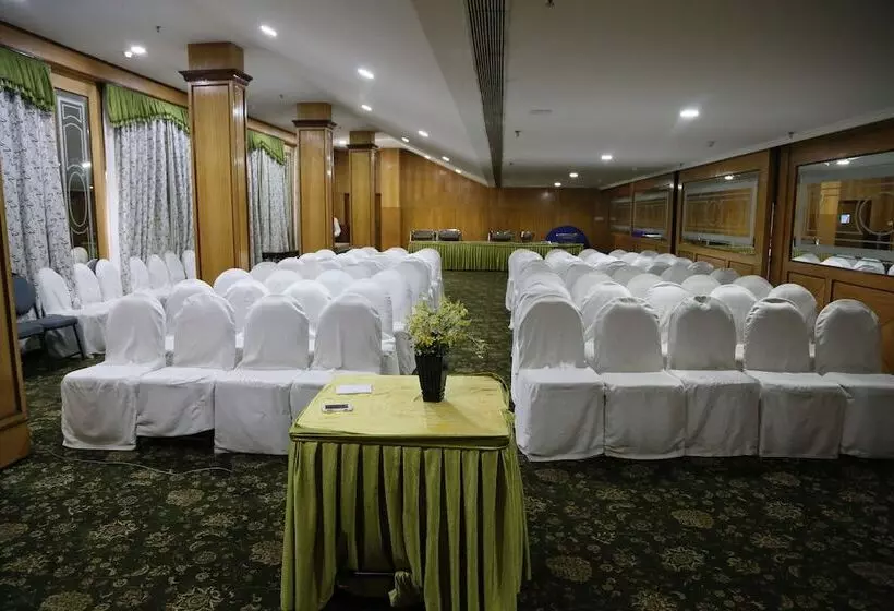 Fotos del hotel Benzz Park:  24