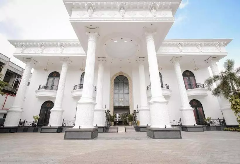 Fotos del hotel The Grand Palace Hotel  Yogyakarta:  6