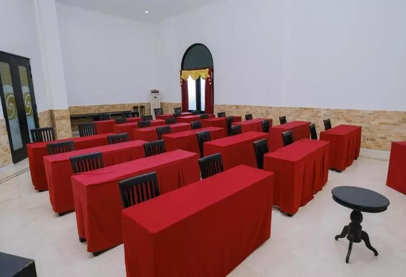 Fotos del hotel The Grand Palace Hotel  Yogyakarta:  10