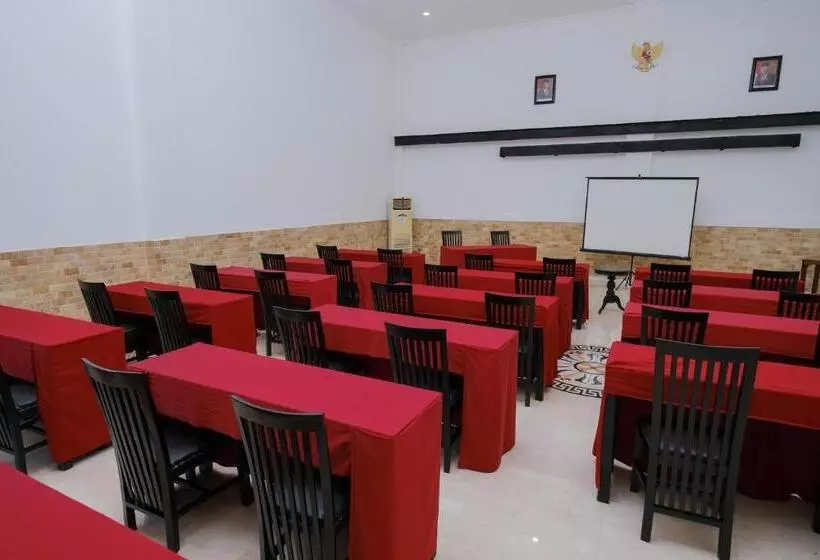 Fotos del hotel The Grand Palace Hotel  Yogyakarta:  4