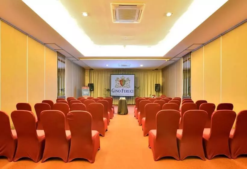 Fotos del hotel Gino Feruci Kebonjati:  6