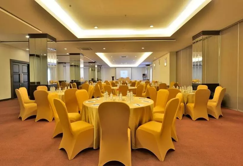 Fotos del hotel Gino Feruci Kebonjati:  13