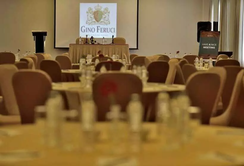 Fotos del hotel Gino Feruci Kebonjati:  18