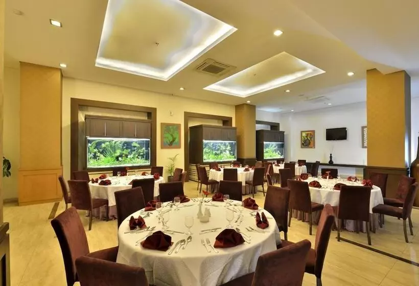 Fotos del hotel Gino Feruci Kebonjati:  4