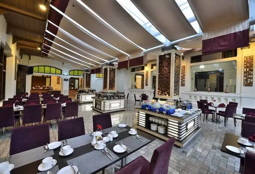 Fotos del hotel Gino Feruci Kebonjati:  22