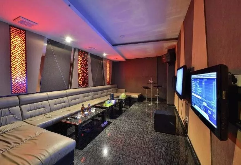 Fotos del hotel Gino Feruci Kebonjati:  25