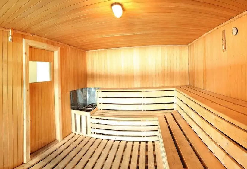 Fotos del hotel Gino Feruci Kebonjati:  3