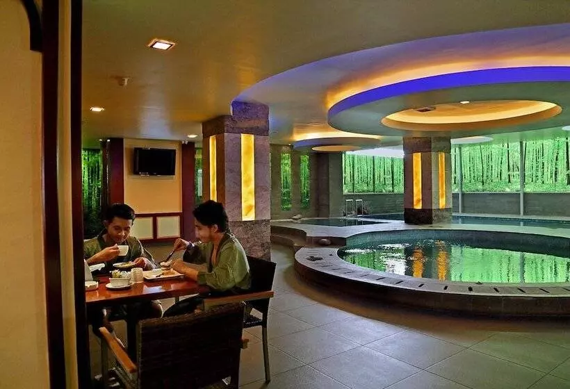 Fotos del hotel Gino Feruci Kebonjati:  12