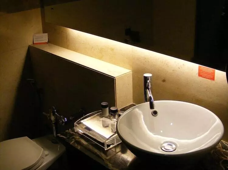 Fotos del hotel Gino Feruci Kebonjati:  7