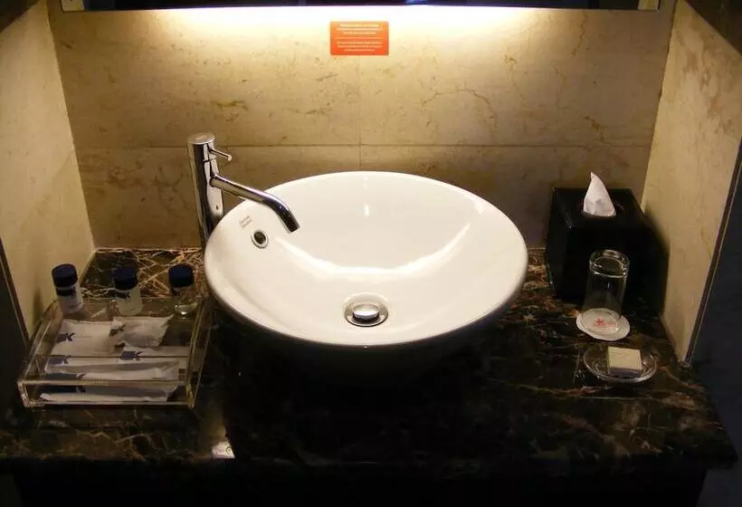 Fotos del hotel Gino Feruci Kebonjati:  14