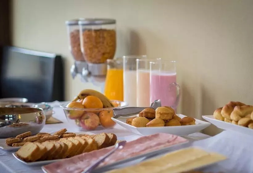 Fotos del hotel Poincenot:  10