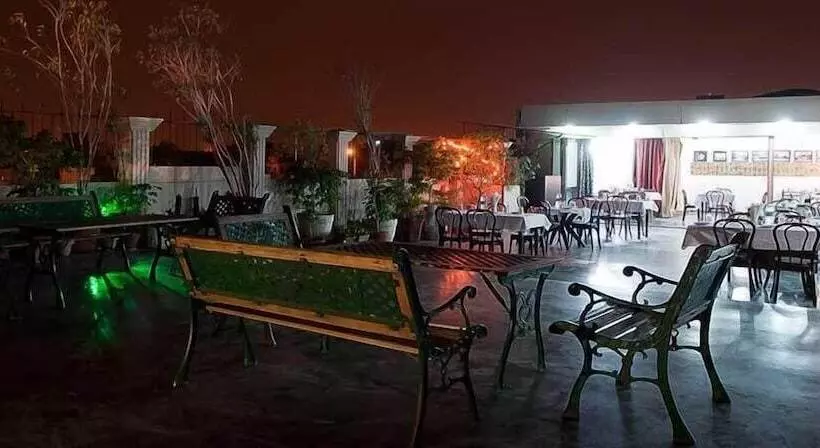 Fotos del hotel Sarthak Palace:  6