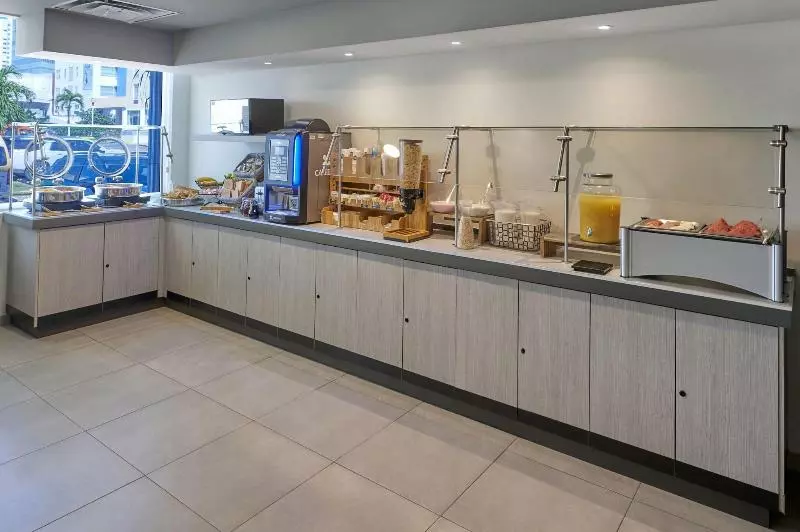 Fotos del hotel City Express Junior Cancun:  5